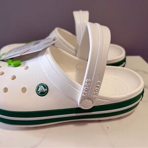 Crocs Kids Classic White and Green Clogs J6 NEW